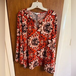 Excellent used condition, ladies size XL tunic by Notations with floral pattern